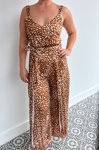 ALEXIS 🤎🤍leopard jumpsuit - size large.