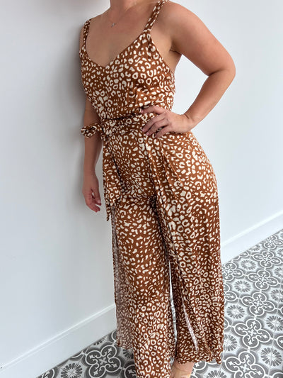 ALEXIS 🤎🤍leopard jumpsuit - size large.